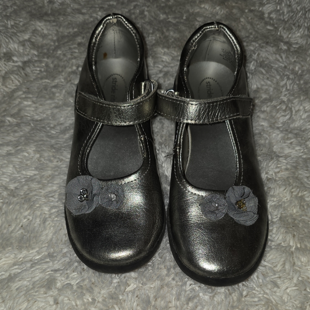 Stride Rite Metallic Silver Girls Mary Janes with Flower Detail